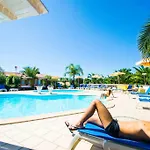 Prázdninový areál Costa Real - Garden Retreat With Private Beach, Pet Friendly 3*