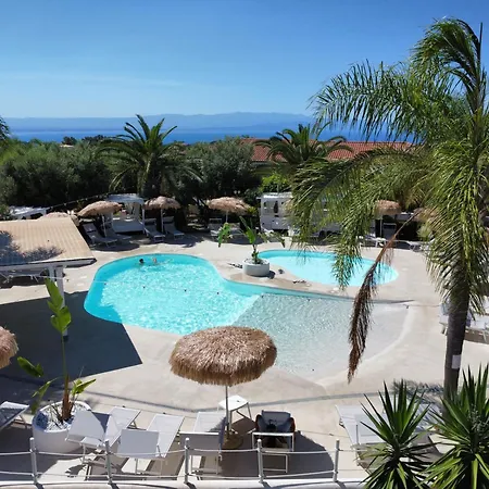 Costa Real - Garden Retreat With Private Beach, Pet Friendly Semesterpark Capo Vaticano