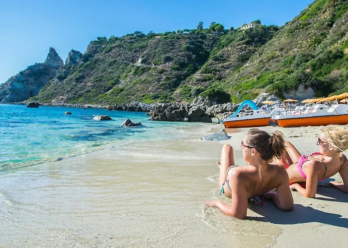 Costa Real - Garden Retreat With Private Beach, Pet Friendly