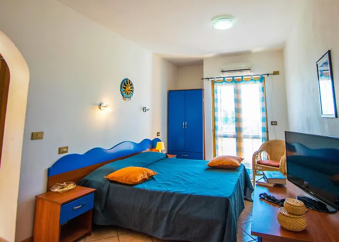 Costa Real - Garden Retreat With Private Beach, Pet Friendly Semesterpark Capo Vaticano