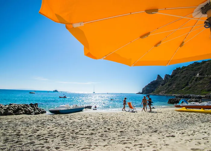 Costa Real - Garden Retreat With Private Beach, Pet Friendly Semesterpark