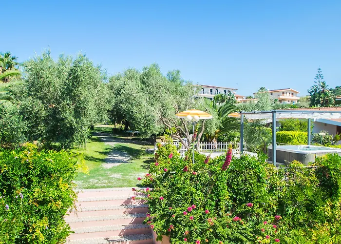 Costa Real - Garden Retreat With Private Beach, Pet Friendly Semesterpark Capo Vaticano