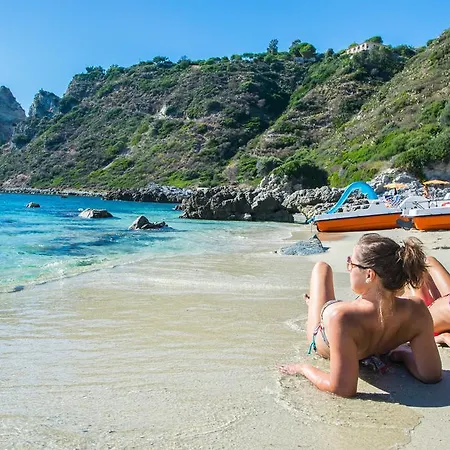 Costa Real - Garden Retreat With Private Beach, Pet Friendly