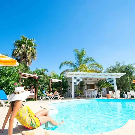 Costa Real - Garden Retreat With Private Beach, Pet Friendly Parco vacanze