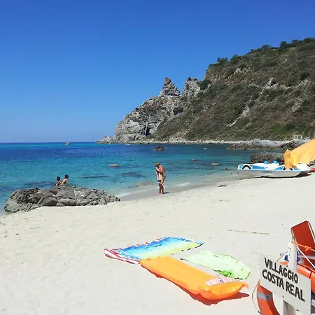 Costa Real - Garden Retreat With Private Beach, Pet Friendly Parco vacanze