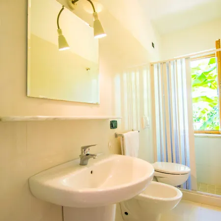 Costa Real - Garden Retreat With Private Beach, Pet Friendly Semesterpark