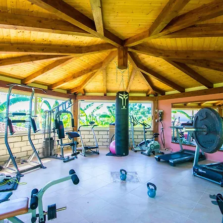 Costa Real - Garden Retreat With Private Beach, Pet Friendly Capo Vaticano