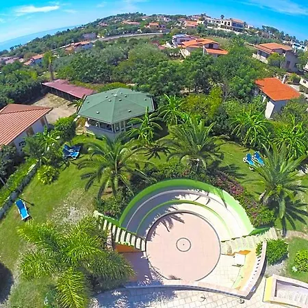 Costa Real - Garden Retreat With Private Beach, Pet Friendly 3*