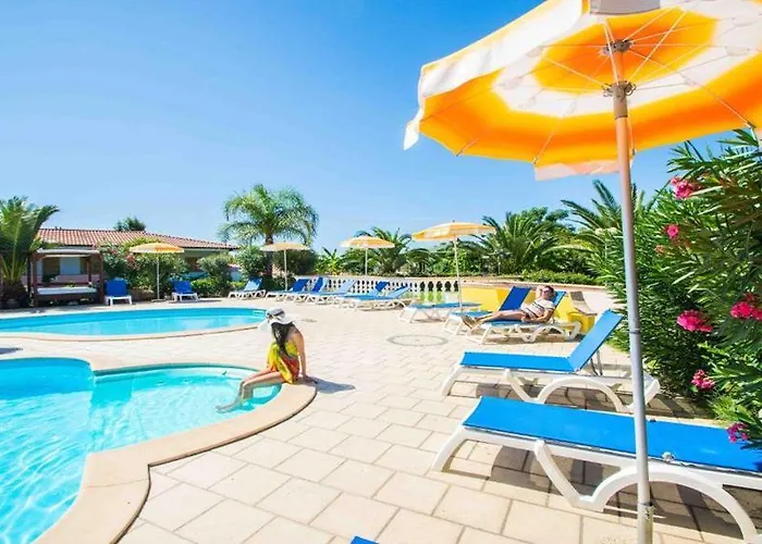 Costa Real - Garden Retreat With Private Beach, Pet Friendly 3*