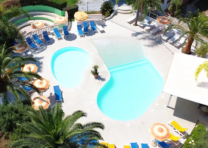 Costa Real - Garden Retreat With Private Beach, Pet Friendly Semesterpark 3*