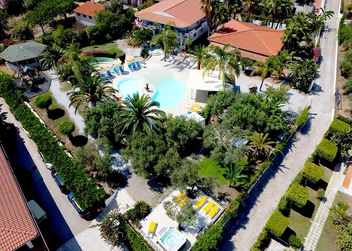 Costa Real - Garden Retreat With Private Beach, Pet Friendly Semesterpark Capo Vaticano