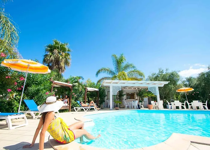 Costa Real - Garden Retreat With Private Beach, Pet Friendly Semesterpark