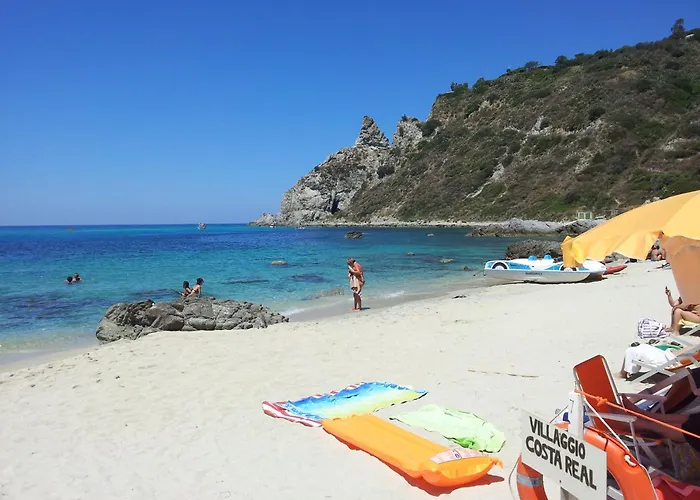 Costa Real - Garden Retreat With Private Beach, Pet Friendly Semesterpark