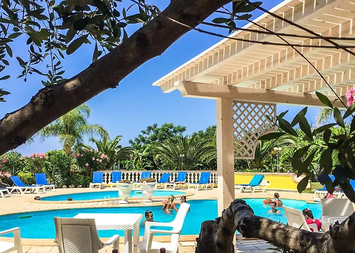 Costa Real - Garden Retreat With Private Beach, Pet Friendly 3*